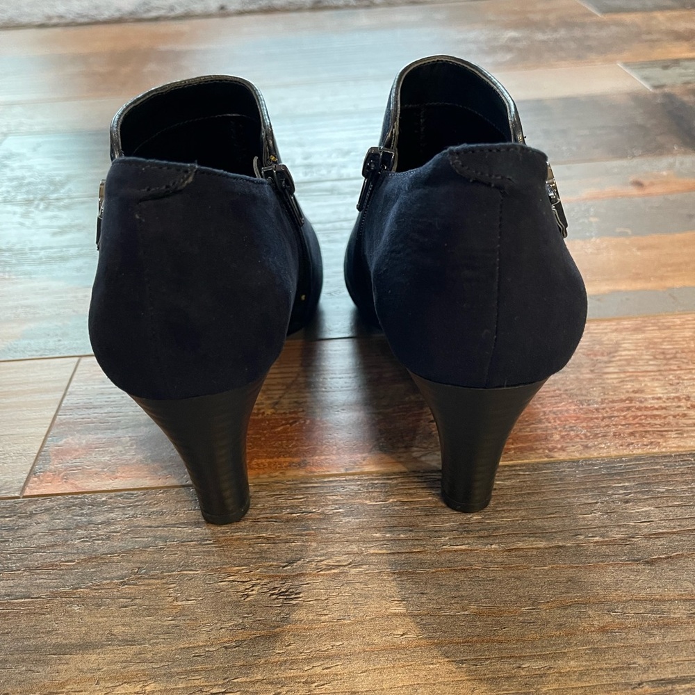Bandolino Navy Blue Heeled Bootie 8M - Picture 7 of 10
